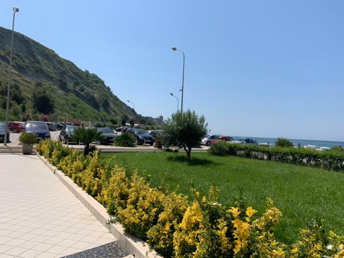 Hotel Ferrara Durrës Kültér fotó